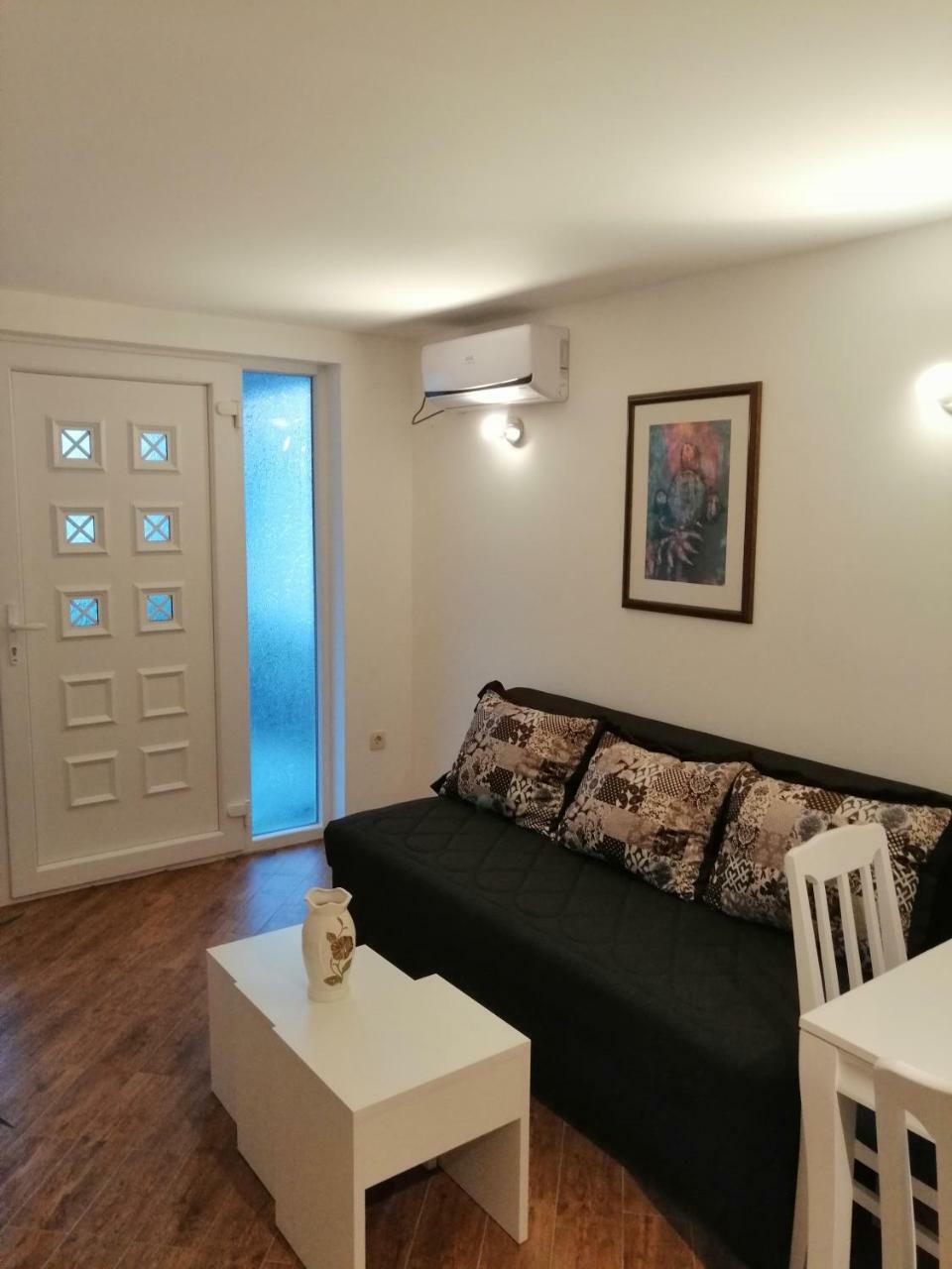 Olive Tree Apartment *
